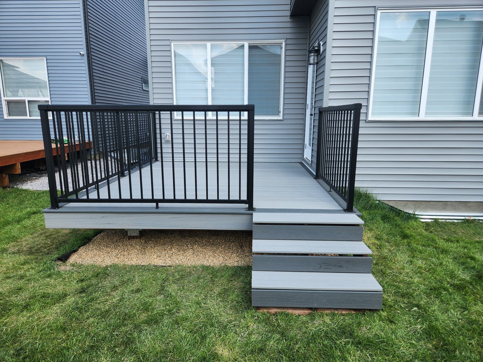 new black window structure